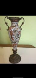 Évaluation d’un Vase Ancien en Céramique et Laiton d’Asie