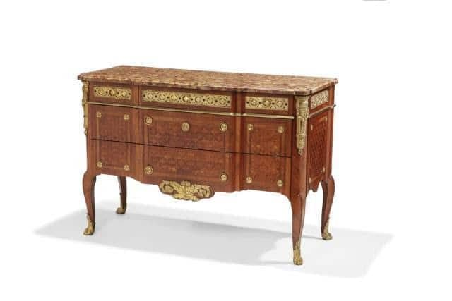 Vente pour 42 000 euros  d’une commode époque transition