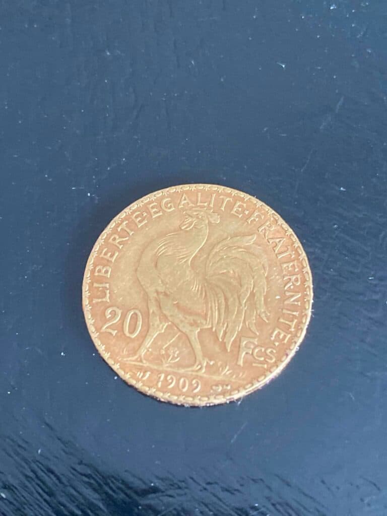 Estimation de la valeur d’une médaille en monnaie française de 20 francs en or de 1909 et 1914 en bon état