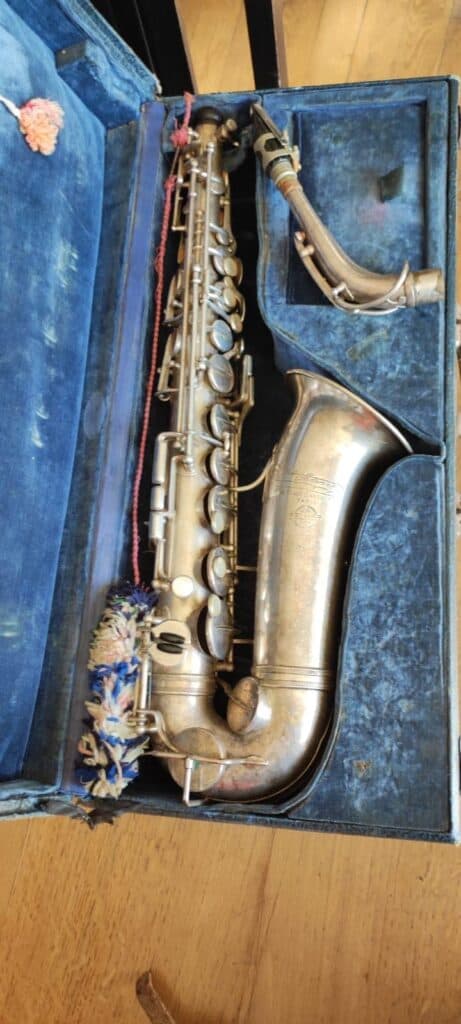 Estimation de valeur pour un saxophone Selmer numéroté accompagné de son étui original