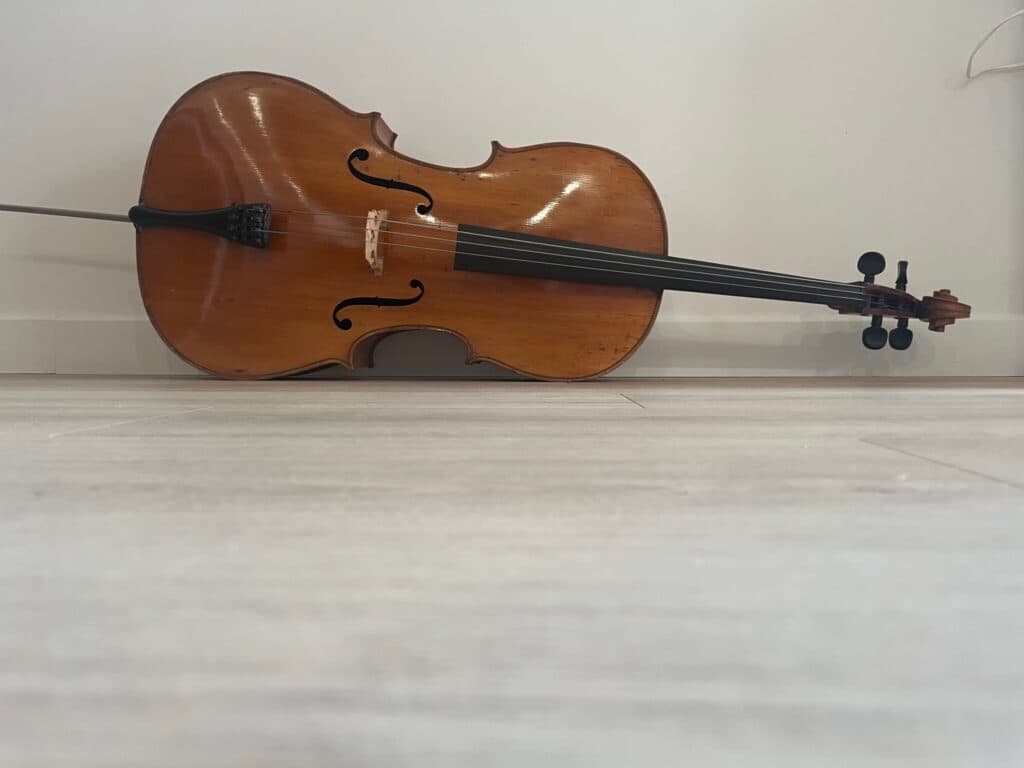 Estimation du prix d’un Violoncelle 1/1 Mircour du début du 20ème siècle en très bon état avec boîte et archet inclus