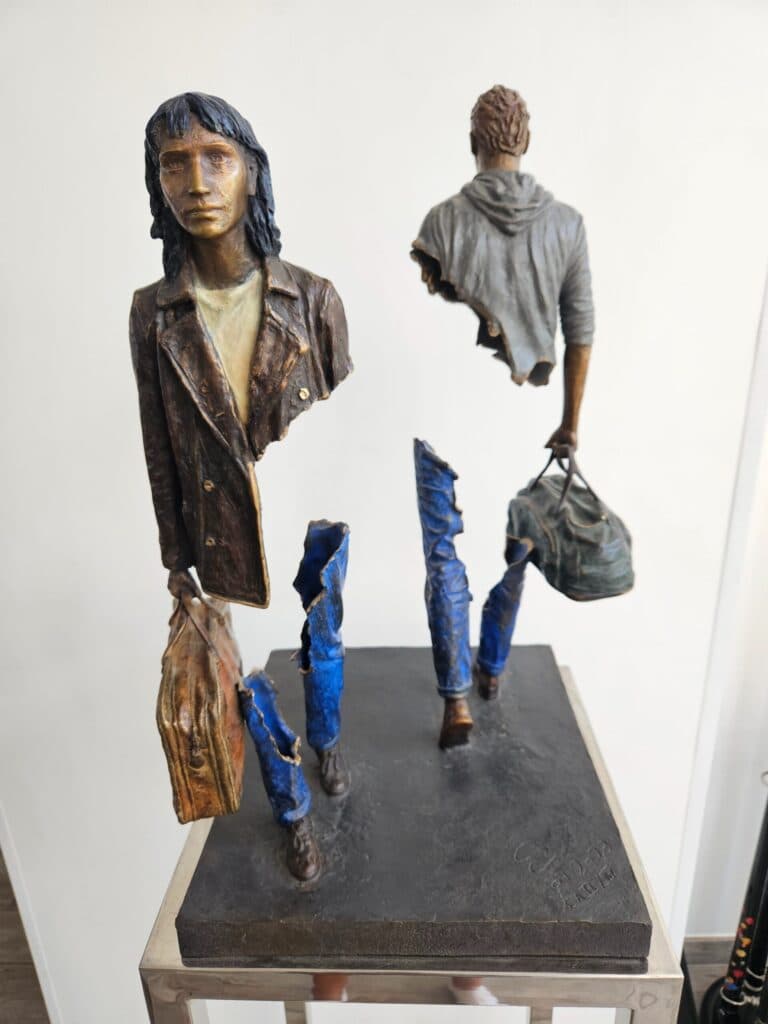 “Estimation d’une sculpture contemporaine en bronze et patine intitulée Duo Alexis et Aurore par Bruno Catalano avec certificat d’authenticité”