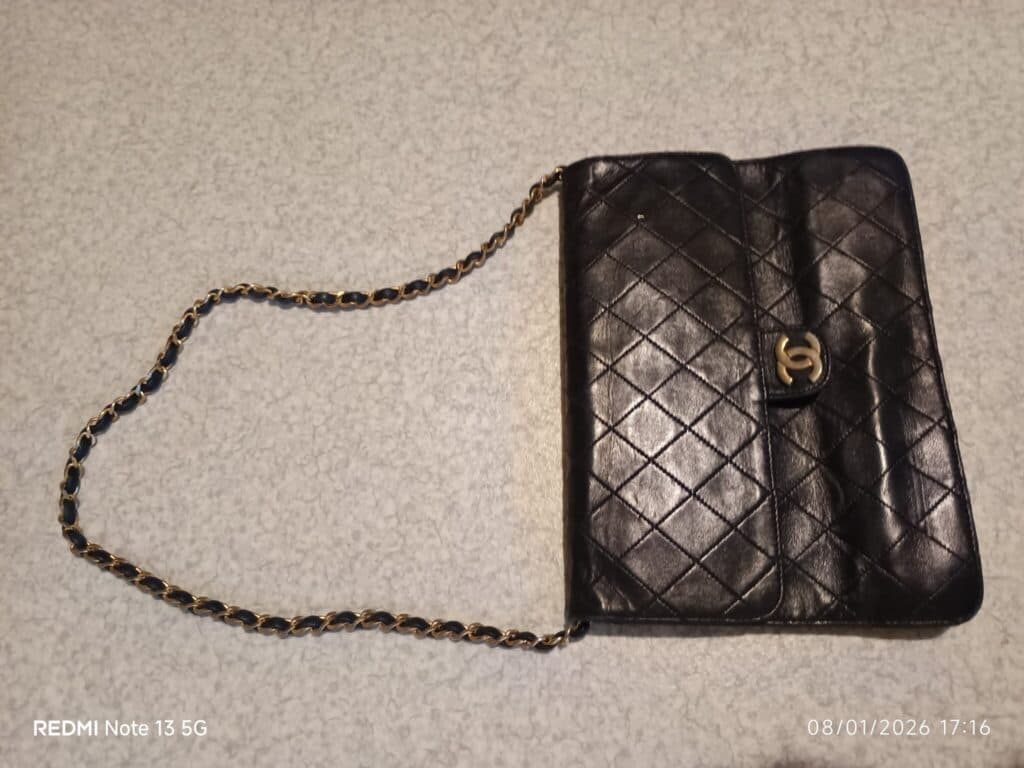 Estimation d’un Sac Chanel Vintage en Bon État avec Bandoulière