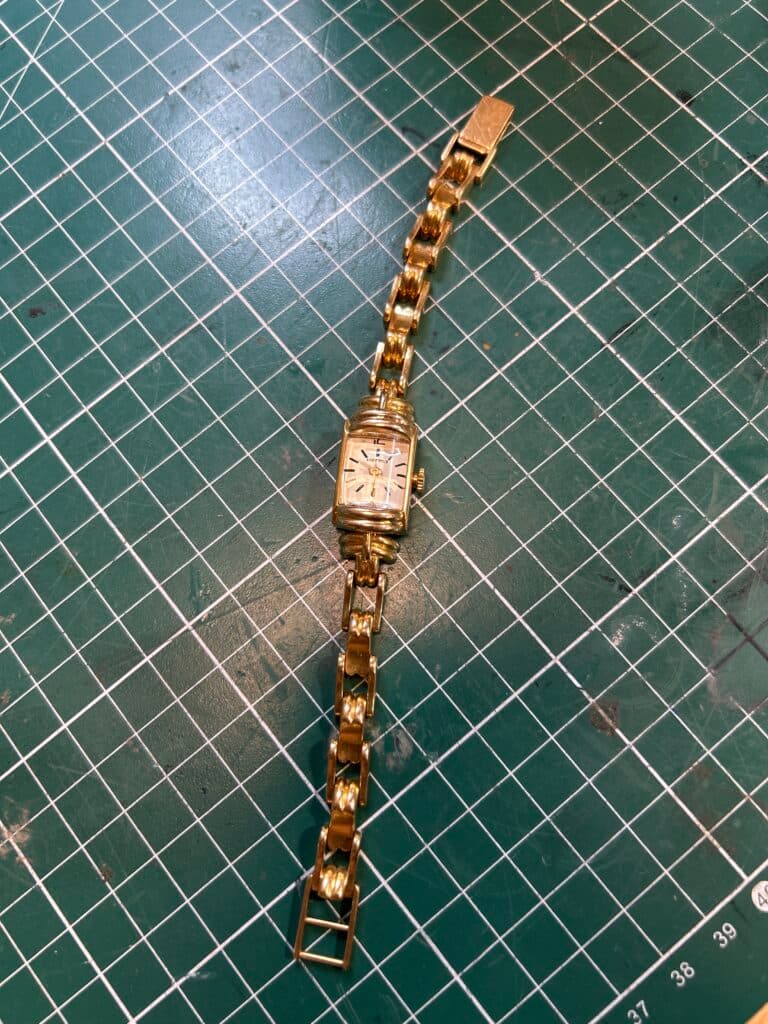 Estimation d’une montre vintage Herma en or avec poinçon tête d’aigle Estimation d’une montre vintage Herma en or avec poinçon tête d’aigle