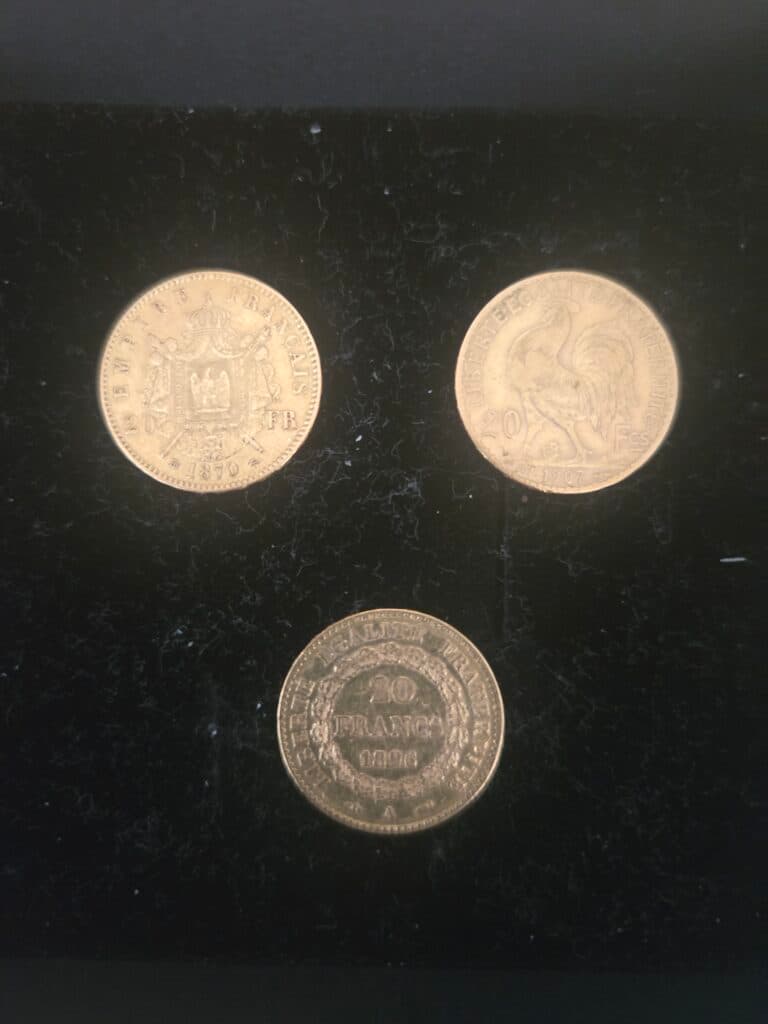 Estimation de pièces de 20 francs en or des années 1870, 1896 et 1907 Estimation de pièces de 20 francs en or des années 1870, 1896 et 1907