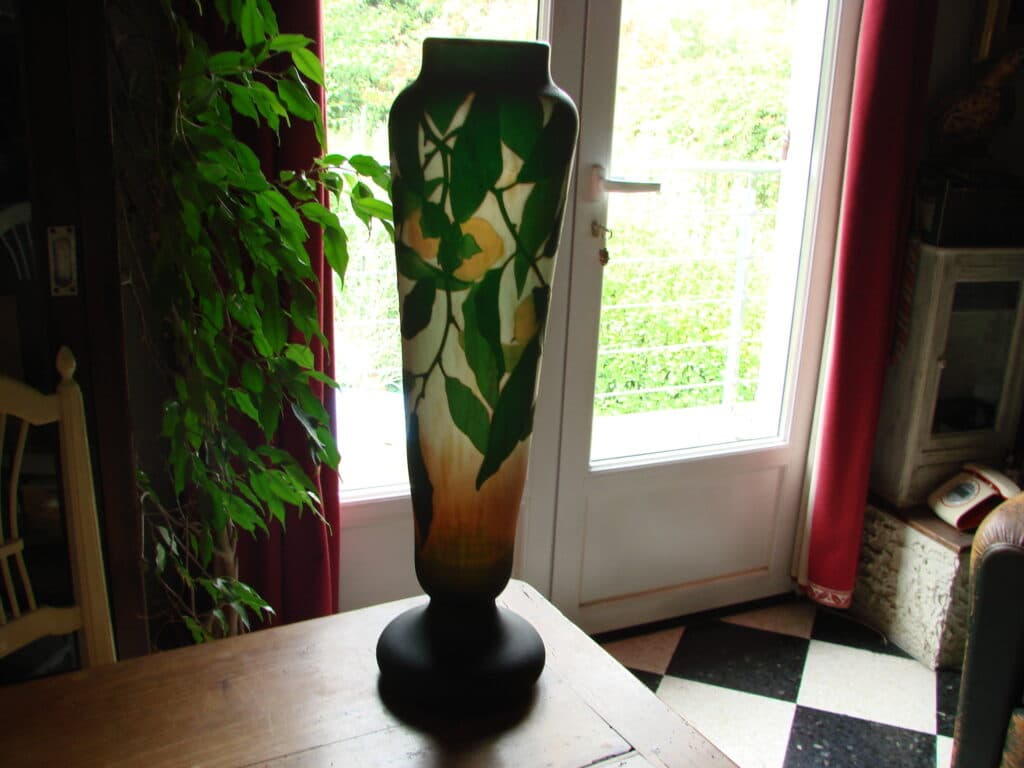Estimation d’un vase DAUM Nancy Croix De Lorraine en parfait état Estimation d’un vase DAUM Nancy Croix De Lorraine en parfait état
