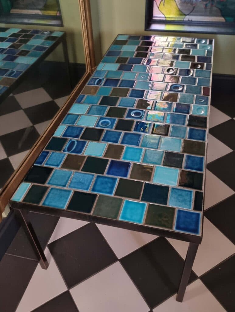 Estimation d’une table basse Roger Capron en céramique bleue de 1968 Estimation d’une table basse Roger Capron en céramique bleue de 1968