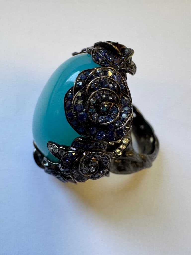 Évaluation d’une bague Lydia Courteille en or gris et pierres précieuses Évaluation d’une bague Lydia Courteille en or gris et pierres précieuses
