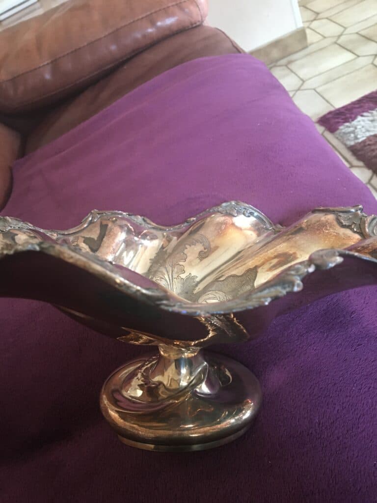 Estimation d’une coupe en argent russe 940G avec décor floral Estimation d’une coupe en argent russe 940G avec décor floral