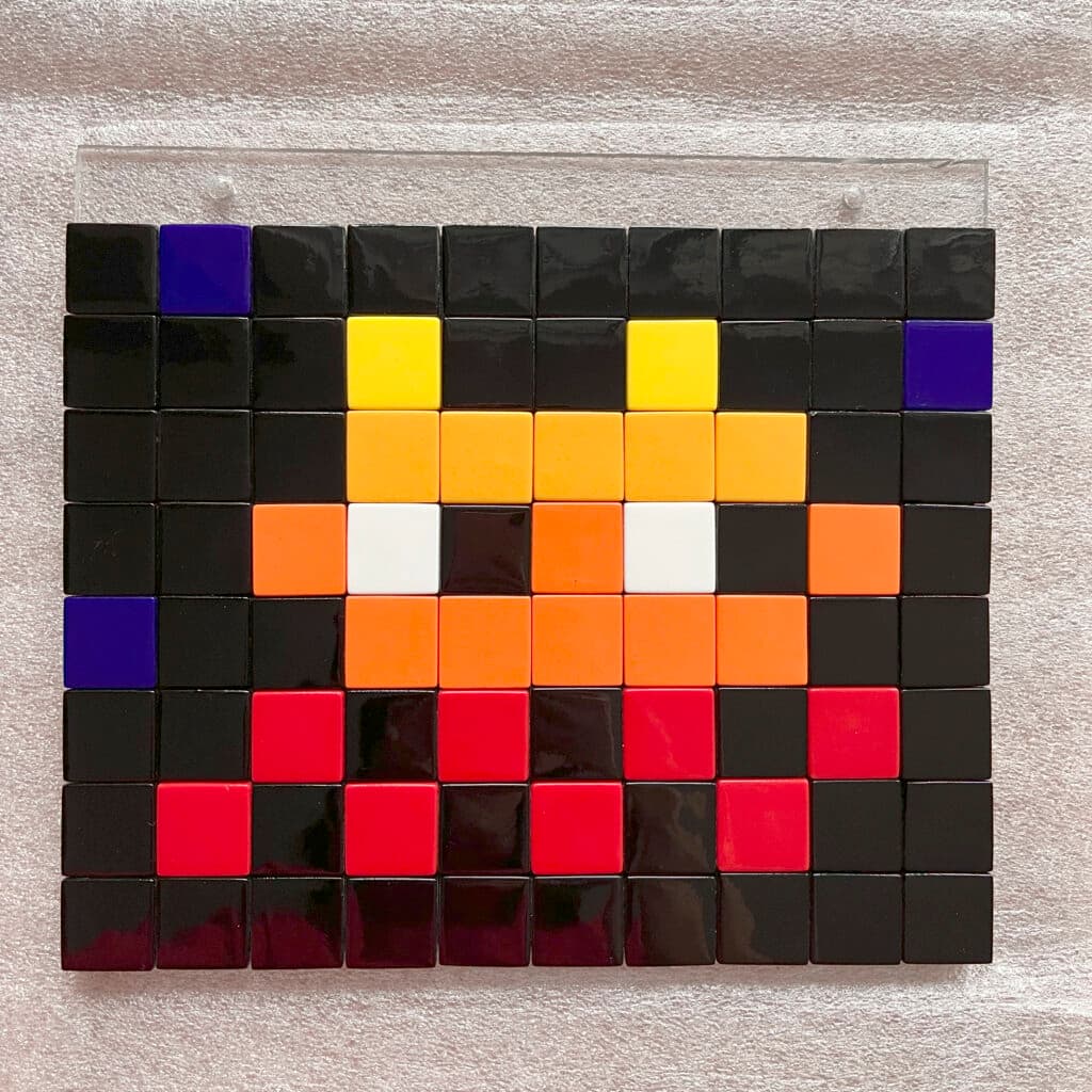 Estimation d’une mosaïque Space Invader numérotée “AP” de 2014 Estimation d’une mosaïque Space Invader numérotée “AP” de 2014