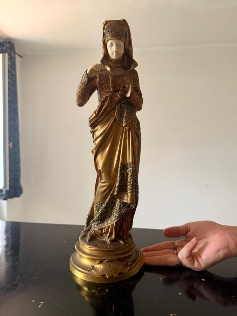 Estimation d’une sculpture liseuse en bronze doré avec défauts Estimation d’une sculpture liseuse en bronze doré avec défauts