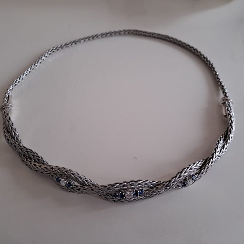 Estimation d’un collier-bracelet vintage en or blanc 18K avec saphirs et Estimation d’un collier-bracelet vintage en or blanc 18K avec saphirs et
