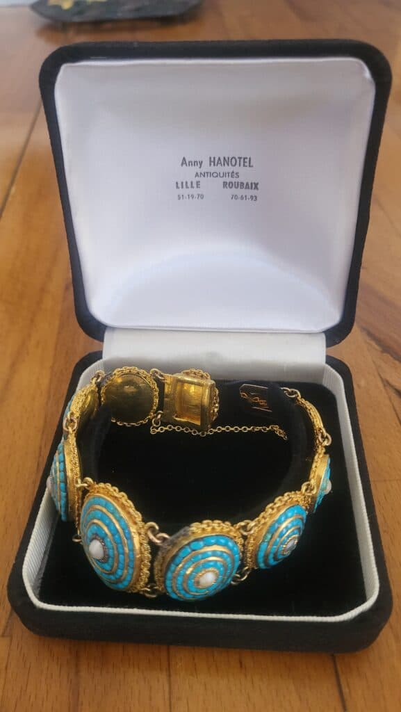 Estimation d’un bracelet ancien en or et turquoises de 63g Estimation d’un bracelet ancien en or et turquoises de 63g