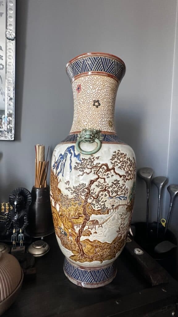 Estimation d’un vase chinois polychrome avec anses dragons céladon Estimation d’un vase chinois polychrome avec anses dragons céladon